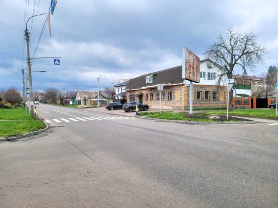 Фасадний магазин, офіс, виставковий зал, бокси, паркінг Черкаси