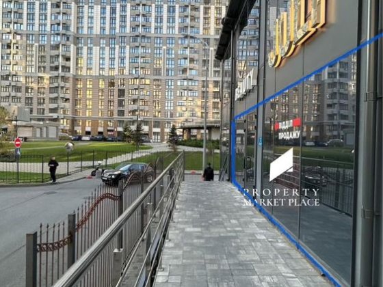 Фасад на в’їзді в ЖК Новопечерські Липки. Верхогляда  14а Киев