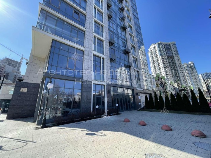 Шикарное фасадное коммерческое помещение 480м² Новопечерские Липки - фото 1