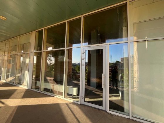 В продаже помещение с отдельным входом в новострое в центре Днепр