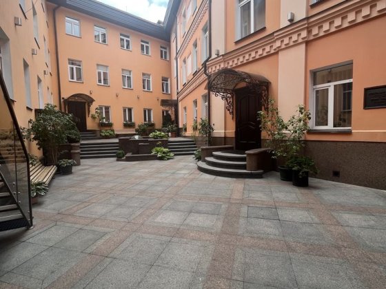 Продаж бц окремо стояча будівля Поштова площа центр Киев