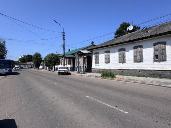 Продаж ч/б під бізнес з окремим фасадним входом! Житомир