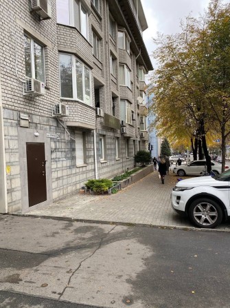 Продаж фасадного приміщення у центрі вул. Воскресенська, Старокозацька - фото 1