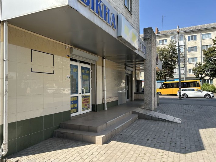 Продам магазин в центрі міста - фото 1