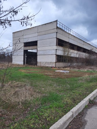 Продам нежитлове приміщення з великою ділянкою землі - фото 1