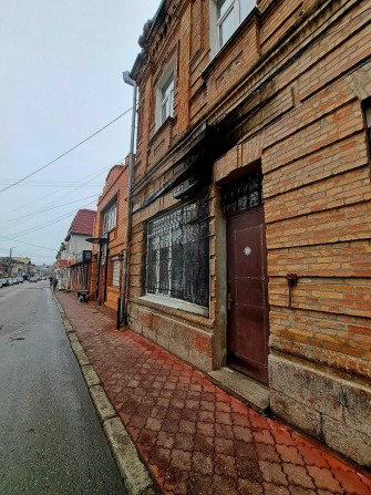 Продається фасадне приміщення в Центрі міста - фото 1