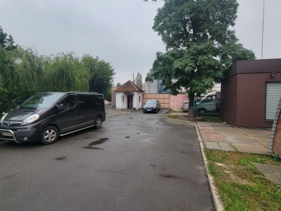 Продаж будівлі 940м2 біля метро Чернігівська, вул. Гніздовського Київ