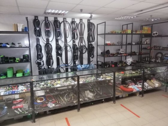 Продам або здам в оренду з правом викупу приміщення діючого магазину. Житомир