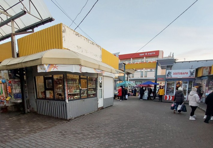 Продам Ларёк в дуже прохідному місці ! - фото 1