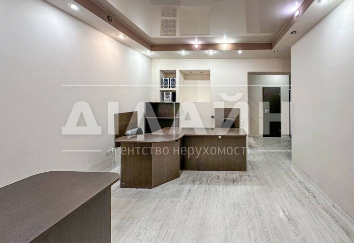 Продаж класного офісного приміщення 70 м2 з великим паркуванням. - фото 1