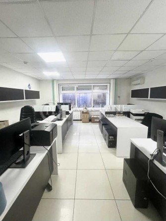 Без%! Продаж офіса 250 метрів Оболонська набережна 19 фасадний вхід - фото 1