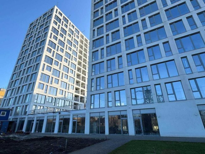 Продам коммерческое помещение 63м2 в ЖК Вертикаль, Индустриальный р-н - фото 1