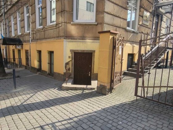 Продаж нежитлове приміщення вул. Єфремова 33 Львів