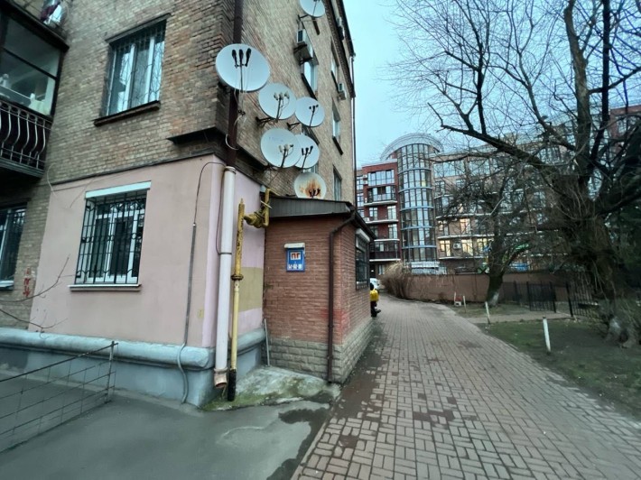 Продаж центр фасад окремий вхід м. Палац Україна, Олімпійська, - фото 1
