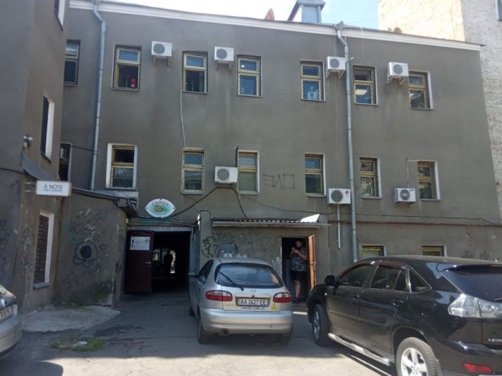 Продажа трехэтажного коммерческого здания на Подоле - фото 1