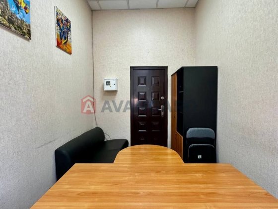 Продаю офісне приміщення 9 кв.м. Центр Днепр