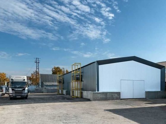 приміщення вільного призначення з ділянкою 2 гектари Львів Львів