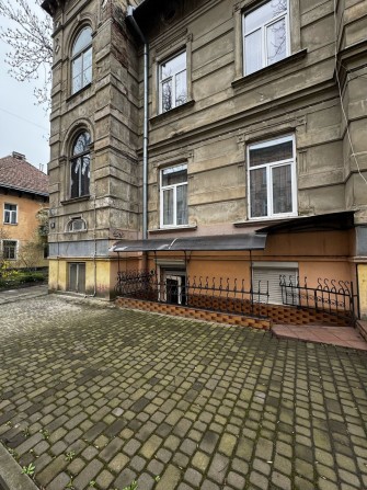 Продаж комерційного приміщення по вул. Чупринки (р-н Київської) під бу - фото 1
