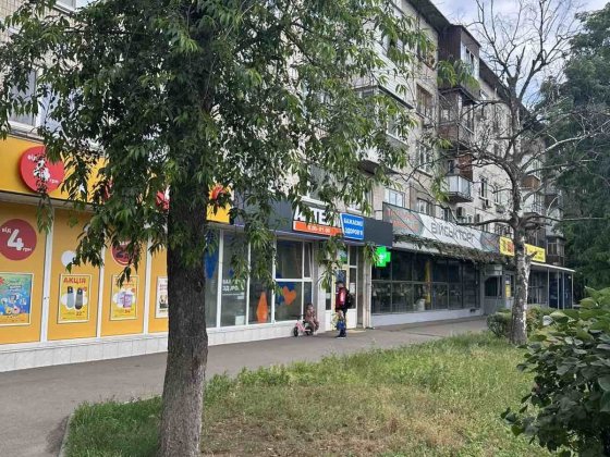 Продам фасад.приміщ з ремонтом 35,135,200,405м2 Прт Воскресенський14 Киев