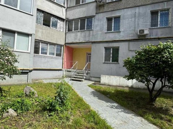 продам приміщення 13м2 по вул.Симиренко Київ