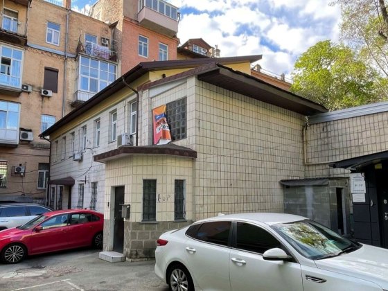 Продам окрему будівлю метро Театральна. Київ