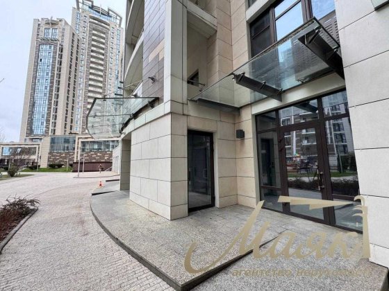 Продаж комерційного приміщення, фасад,ЖК Бульвар Фонтанів,Саперне Поле Київ