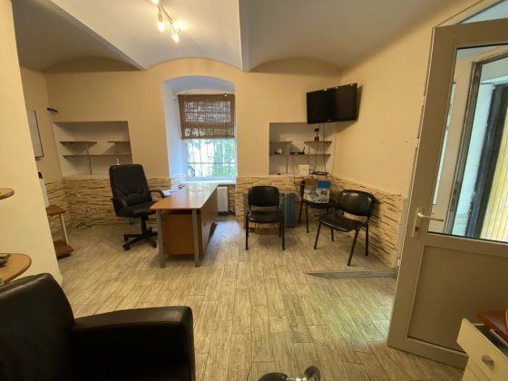 Офіс/квартира Самчука 2 Власник. Стрийський парк, Польське консульство Львів