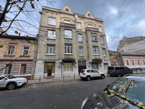 Нежитлові приміщення цокольного поверху, площею 17,3 кв.м, м.Львів Львів