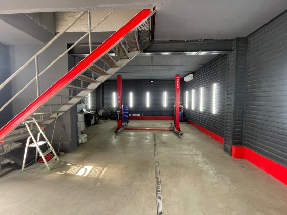 СТО двоповерхове на пр.Науки з новим ремонтом Київ