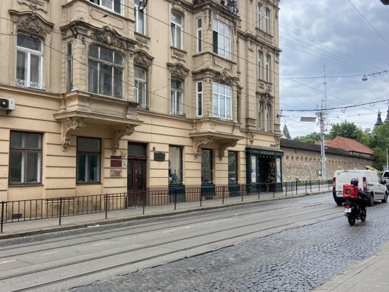 Продаж  комерці приміщення на пл.Митній ближній Центр Львів