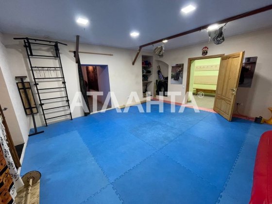 Центр Фасадное цокольное коммерческое помещение Одесса