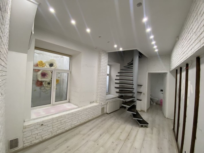 Продам приміщення на вул. Гончара 24 Б. Львівська площа. Золоті ворота - фото 1