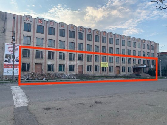 Просторе комерційне приміщення у центрі активного потоку людей Виноградов