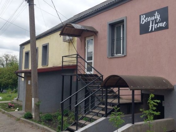 Здам приміщення 40кв.м + комунальні Владимир