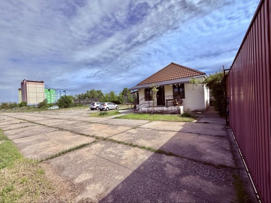 Шикарний участок з складами і офісом 1га під любий вид діяльності Вышгород