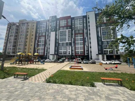 Фасадне приміщення з індивідуальним входом та запасним виходом Гостомель