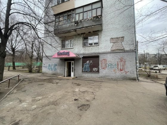 Продаж приміщення на вул. Чарівна - 75,5 кв.м., під салон/офіс