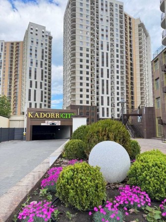 Продам 90м коммерческое помещ. Kadorr City Кадорр Сити коммерция фасад - фото 1