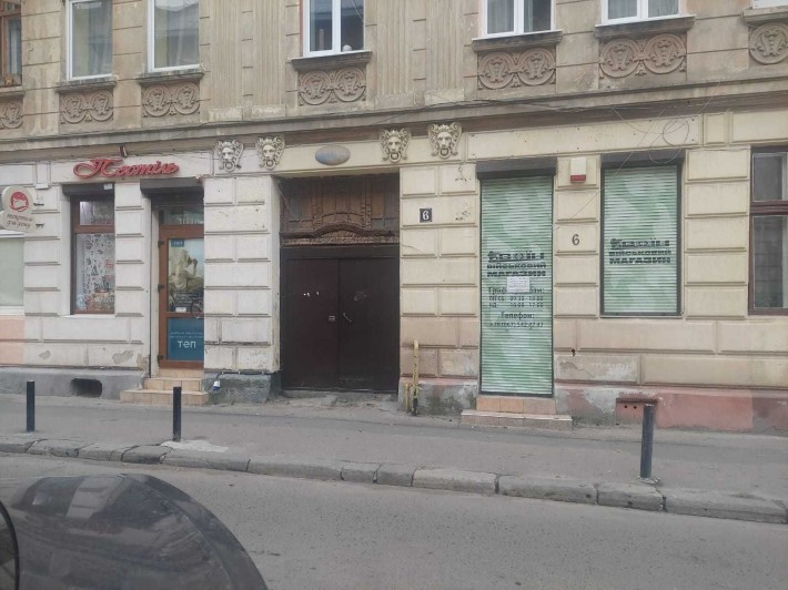 Продам фасадне приміщення біля Краківського ринку, вул. Крехівська - фото 1