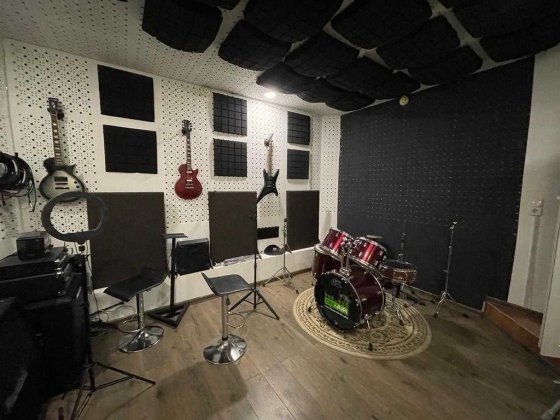 Продаж комерційного фасадного приміщення 60 м2, вул.Драгоманова Львів