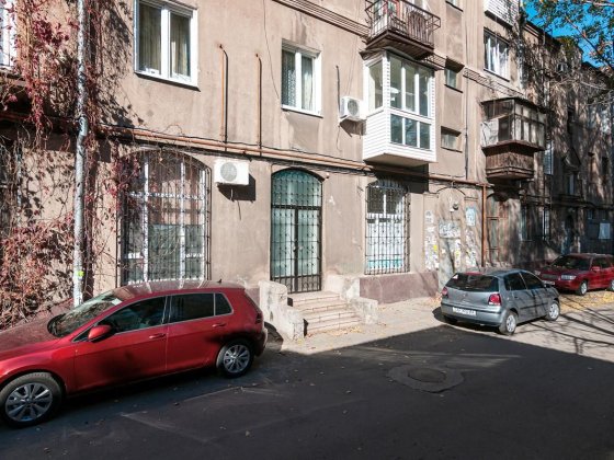 Продаж офісу по вул. Добролюбова