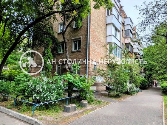 Продаж комерційного приміщення 85 кв.м., Маккейна 35а Київ