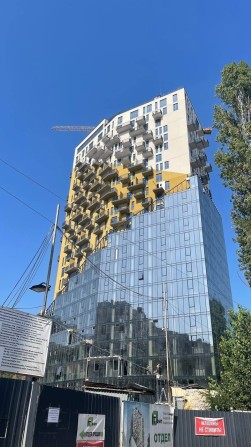 Продажа коммерческого офисного помещения в современном комплексе - фото 1