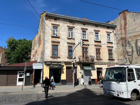 Нежитлове приміщення першого поверху - м. Львів, вул. Шевченка Т., 8 Львів