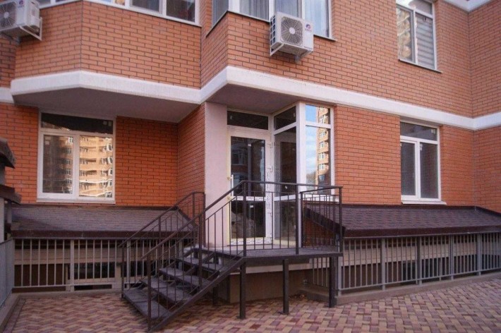 Продается коммерческое помещение в жилом комплексе Real Park - фото 1