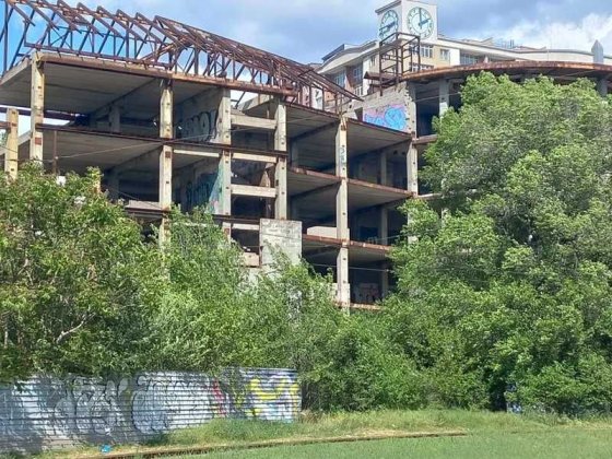 Недобудована адмін будівля, м. Запоріжжя, вул. Міхновського М, буд. 12