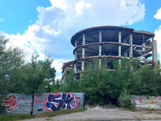 Будівля 3 421,2 м2, 0,5 га. Запоріжжя, вул. Міхновського 12