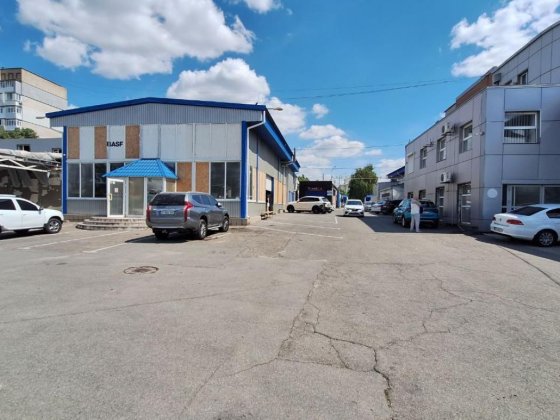 Продаж шоу-руму на Набережній магістралі