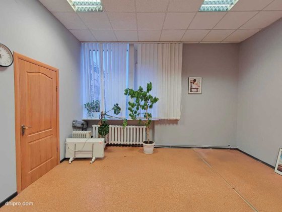 СДАМ ($250) - ПРОДАМ офис 42м2  с видом и входом с пл. Героев Майдана Дніпро