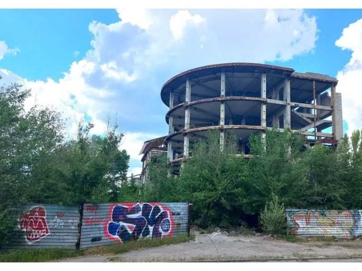 Недобудована адміністр. будівля, 6000 кв. м, вул. Міхновського М., 12 - фото 1